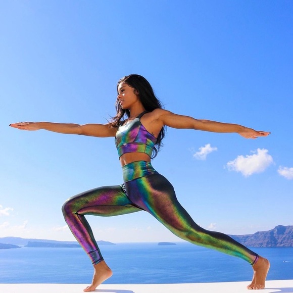 BuffBunny Iridescent Sports Bra and Leggings Set - Picture 3 of 5